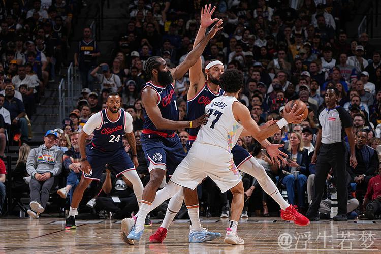 4月30日季后赛:掘金对阵快船 精彩回顾 4月30日季后赛:掘金对阵快船 精彩回顾