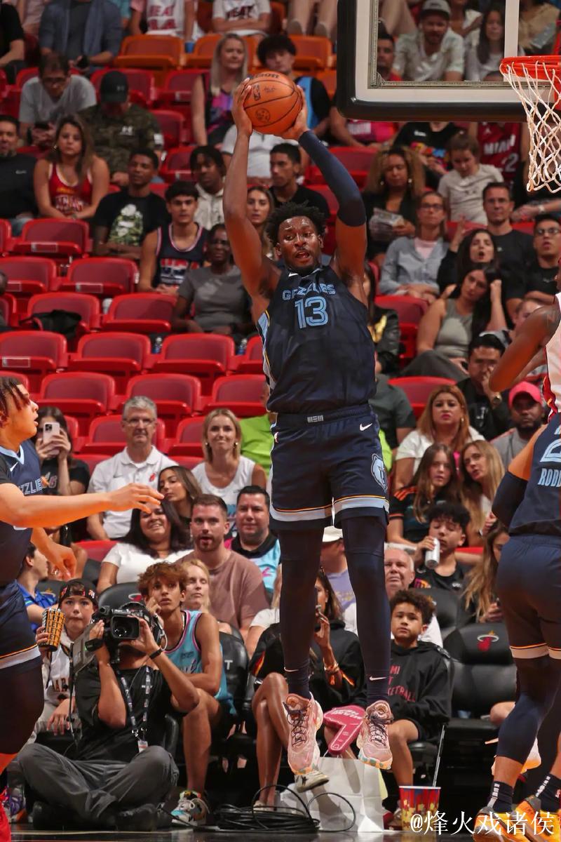 灰熊将裁掉罗斯 36岁的他过去三年合计打77场 灰熊将裁掉罗斯 36岁的他过去三年合计打77场